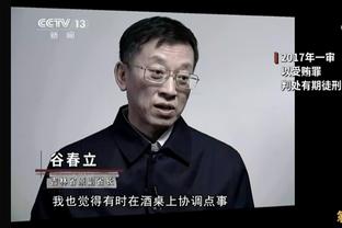 六台记者询问哈维未来，巴萨总监德科与副主席尤斯特未做回应